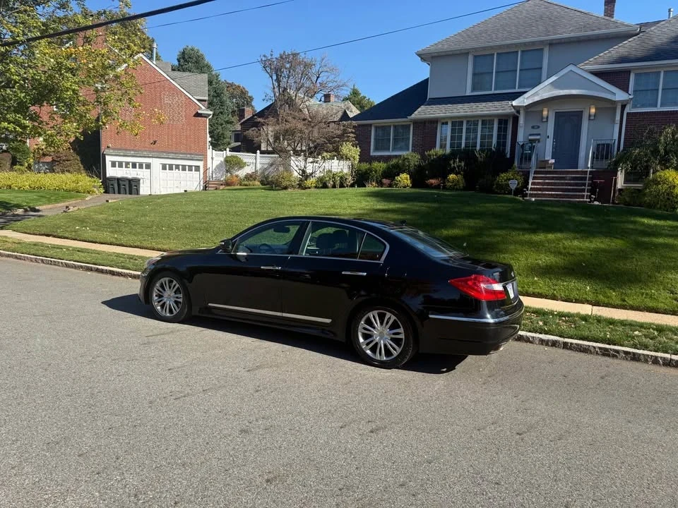 2012 Hyundai Genesis - Image 2 of 11