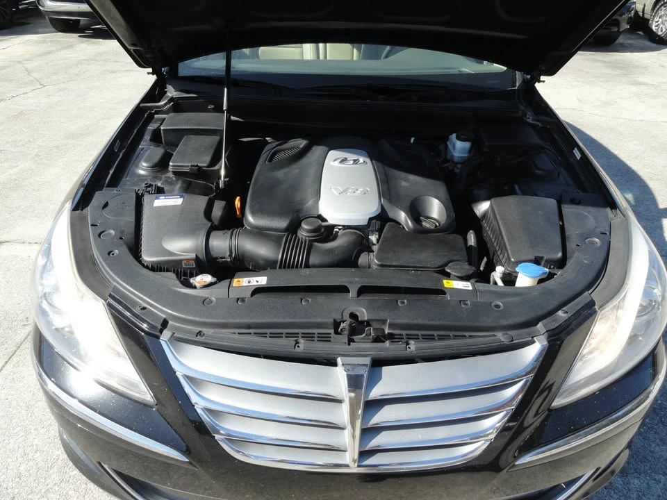 2012 Hyundai Genesis - Image 16 of 17