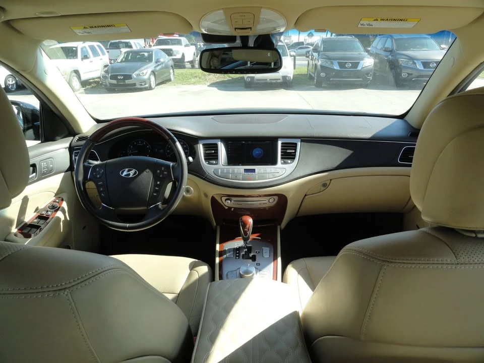 2012 Hyundai Genesis - Image 6 of 17