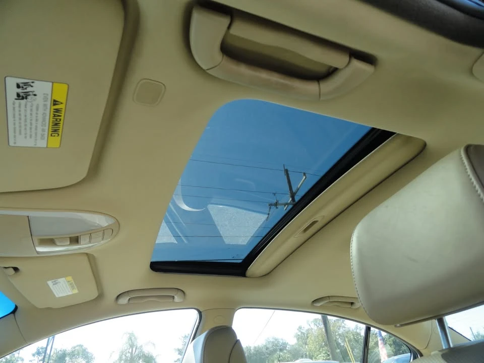 2012 Hyundai Genesis - Image 7 of 17