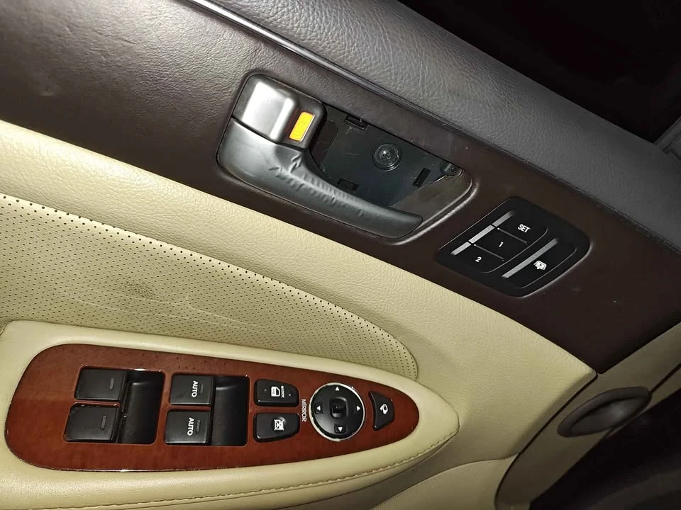 2012 Hyundai Genesis - Image 14 of 17