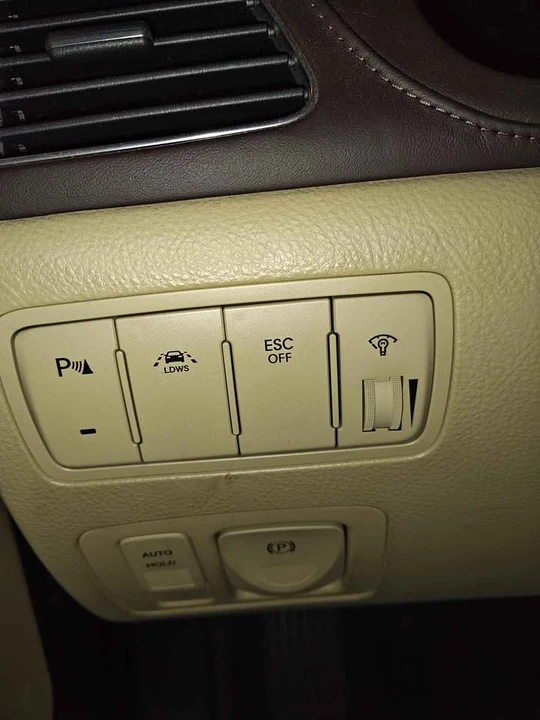 2012 Hyundai Genesis - Image 15 of 17