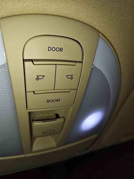 2012 Hyundai Genesis - Image 5 of 17