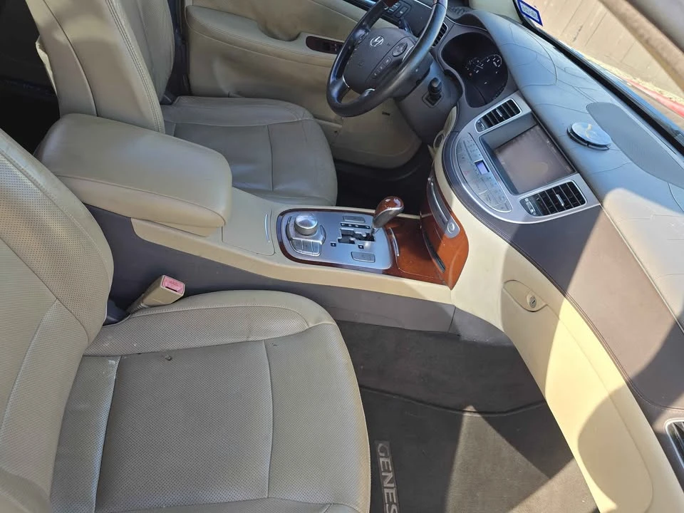 2012 Hyundai Genesis - Image 10 of 11
