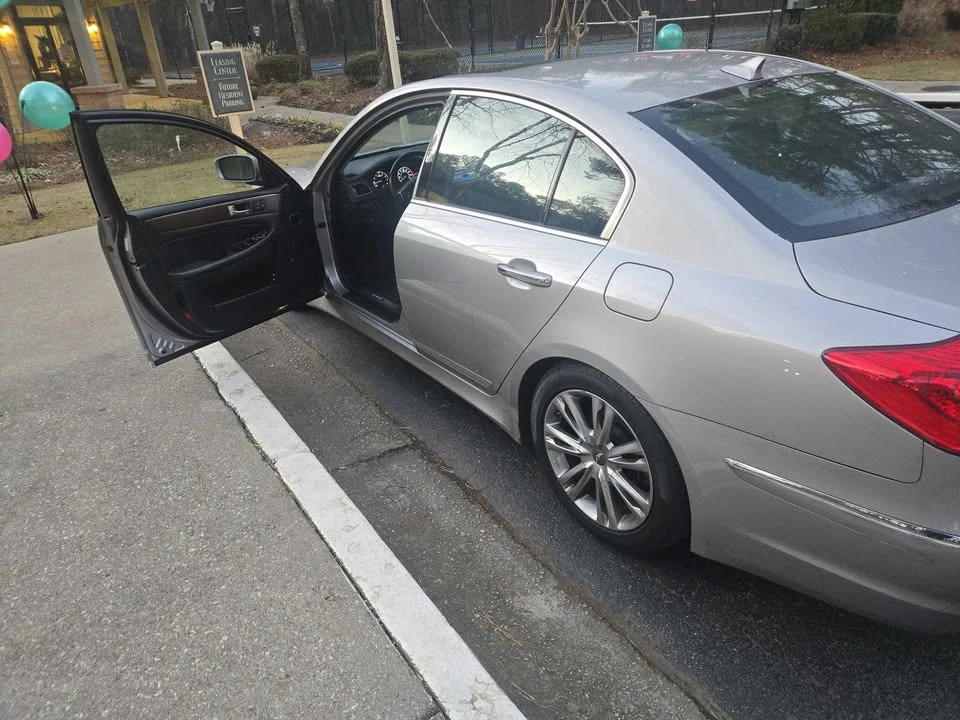 2012 Hyundai Genesis - Image 4 of 11