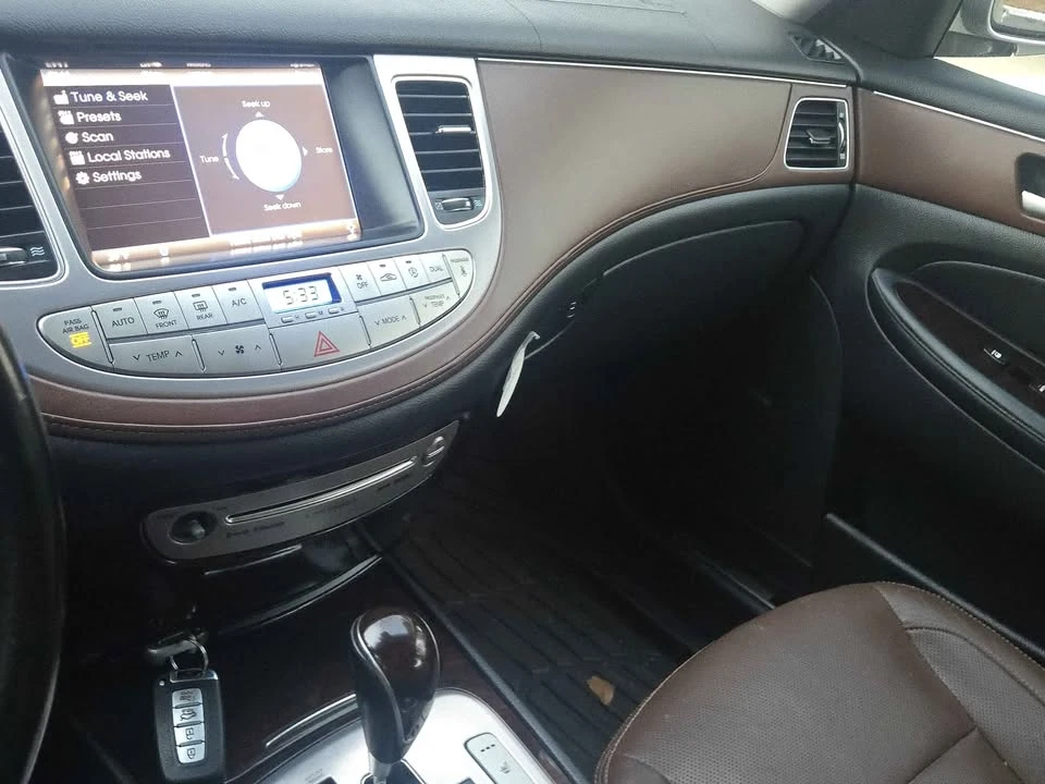 2012 Hyundai Genesis - Image 6 of 11
