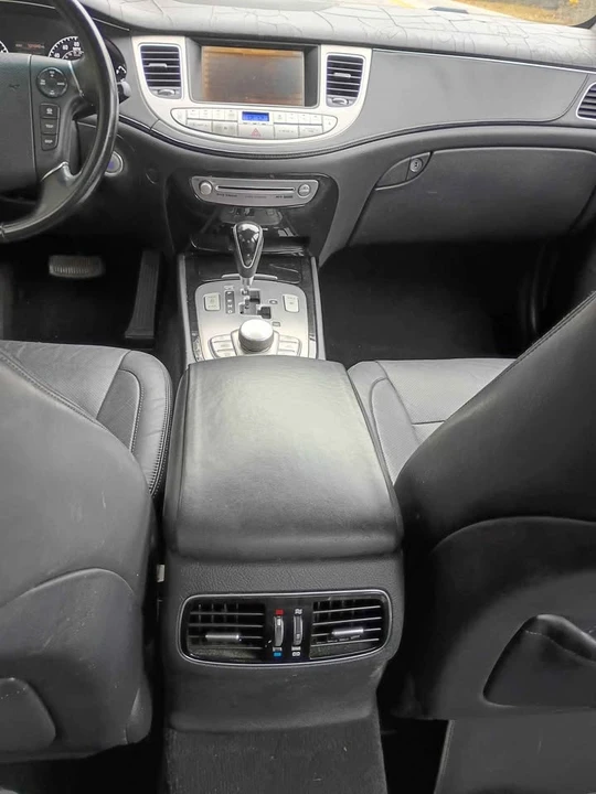 2012 Hyundai Genesis - Image 5 of 8