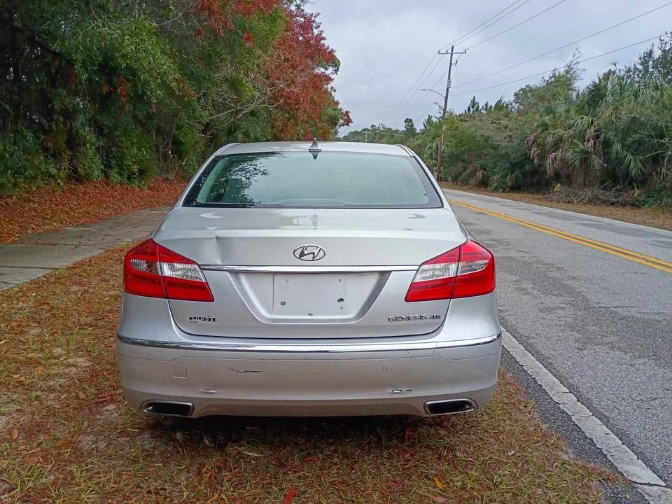 2012 Hyundai Genesis - Image 7 of 8