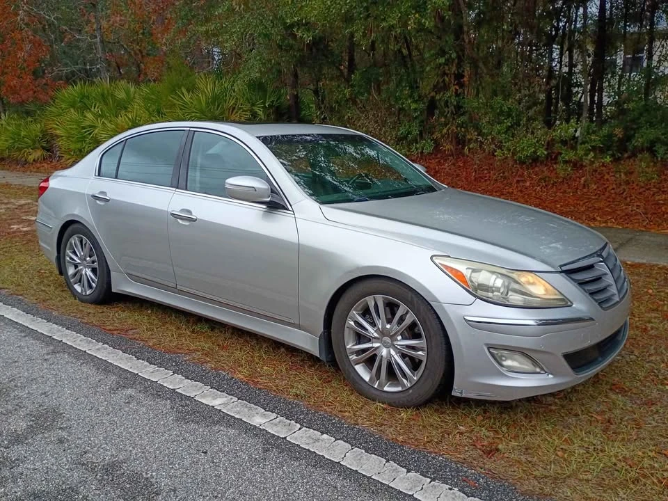 2012 Hyundai Genesis - Image 2 of 8