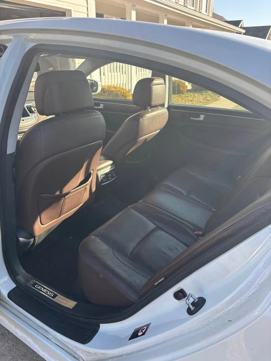 2012 Hyundai Genesis - Image 8 of 9