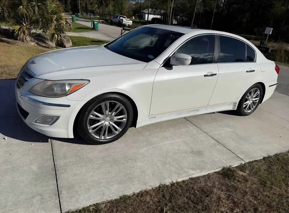 2012 Hyundai Genesis - Image 2 of 9