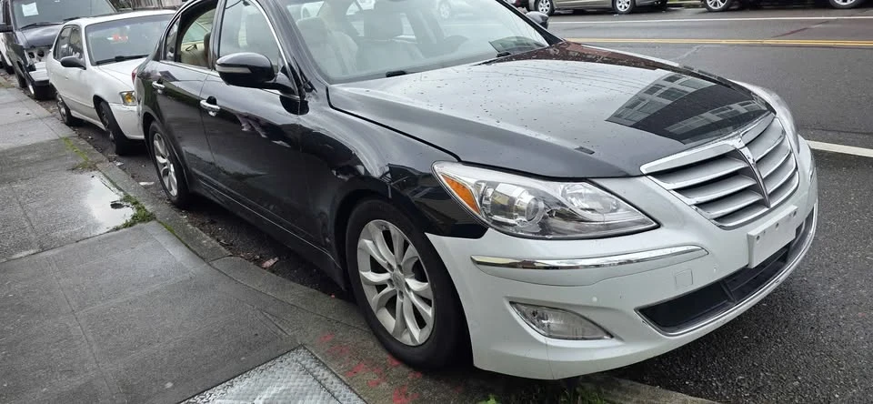 2012 Hyundai Genesis - Image 2 of 7