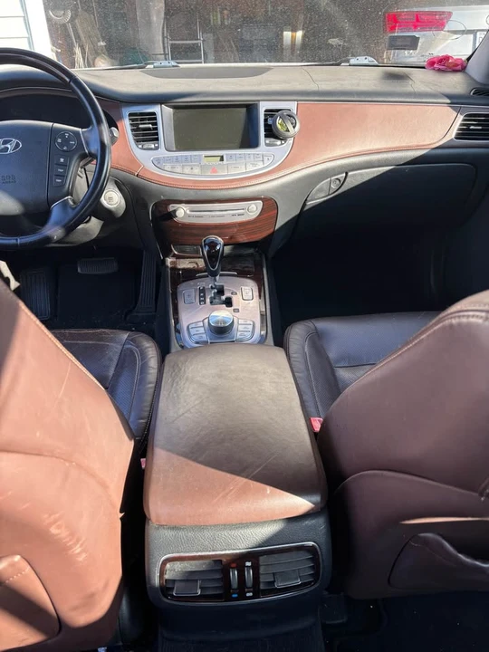 2012 Hyundai Genesis - Image 4 of 9