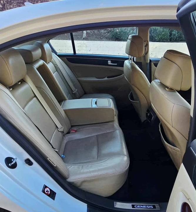 2012 Hyundai Genesis - Image 12 of 15