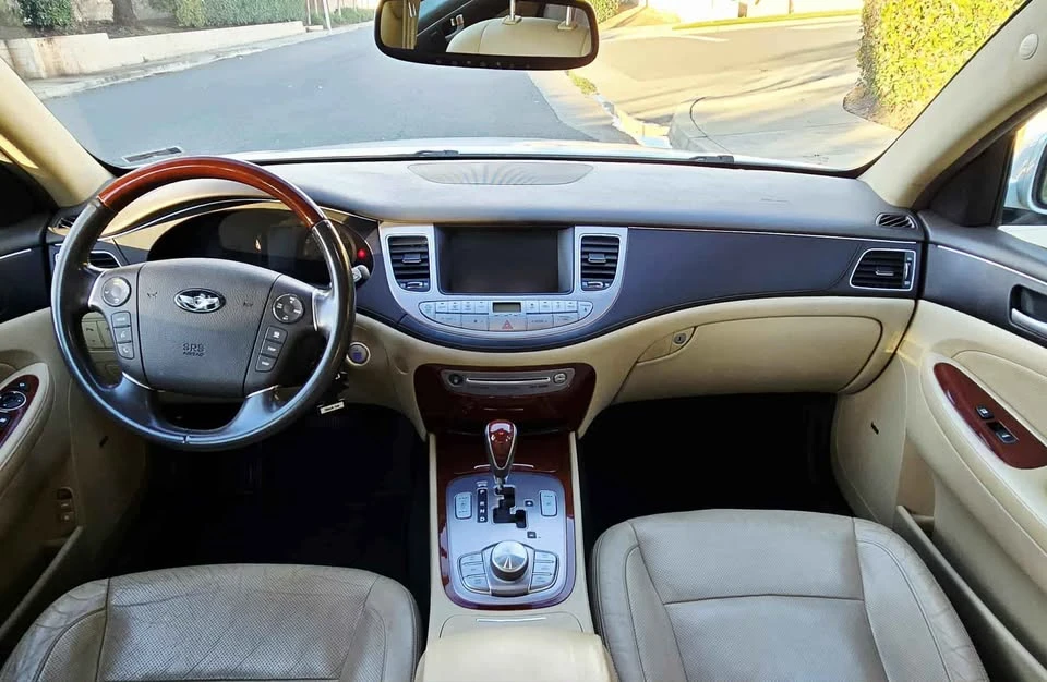 2012 Hyundai Genesis - Image 8 of 15