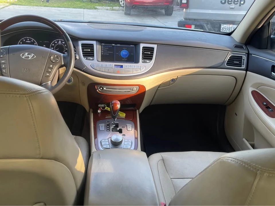 2012 Hyundai Genesis - Image 11 of 14
