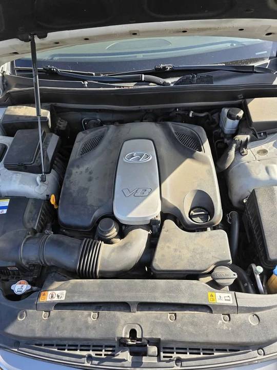2012 Hyundai Genesis - Image 14 of 14