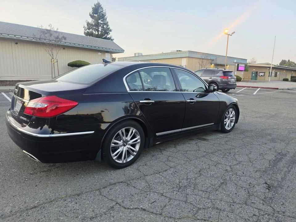 2012 Hyundai Genesis - Image 14 of 15