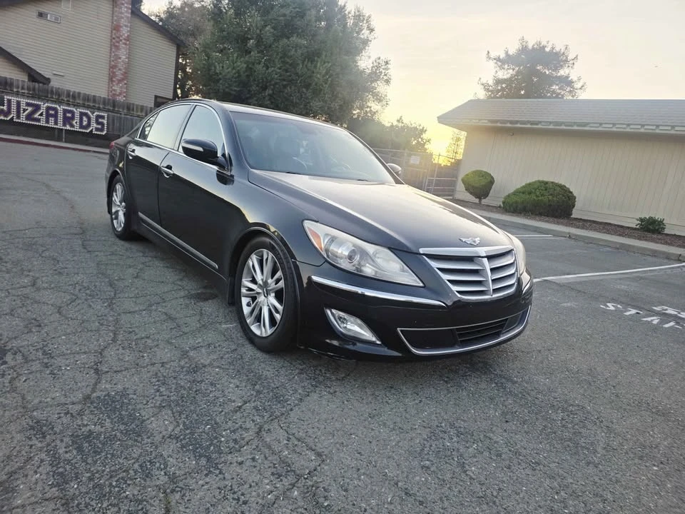 2012 Hyundai Genesis - Image 11 of 15