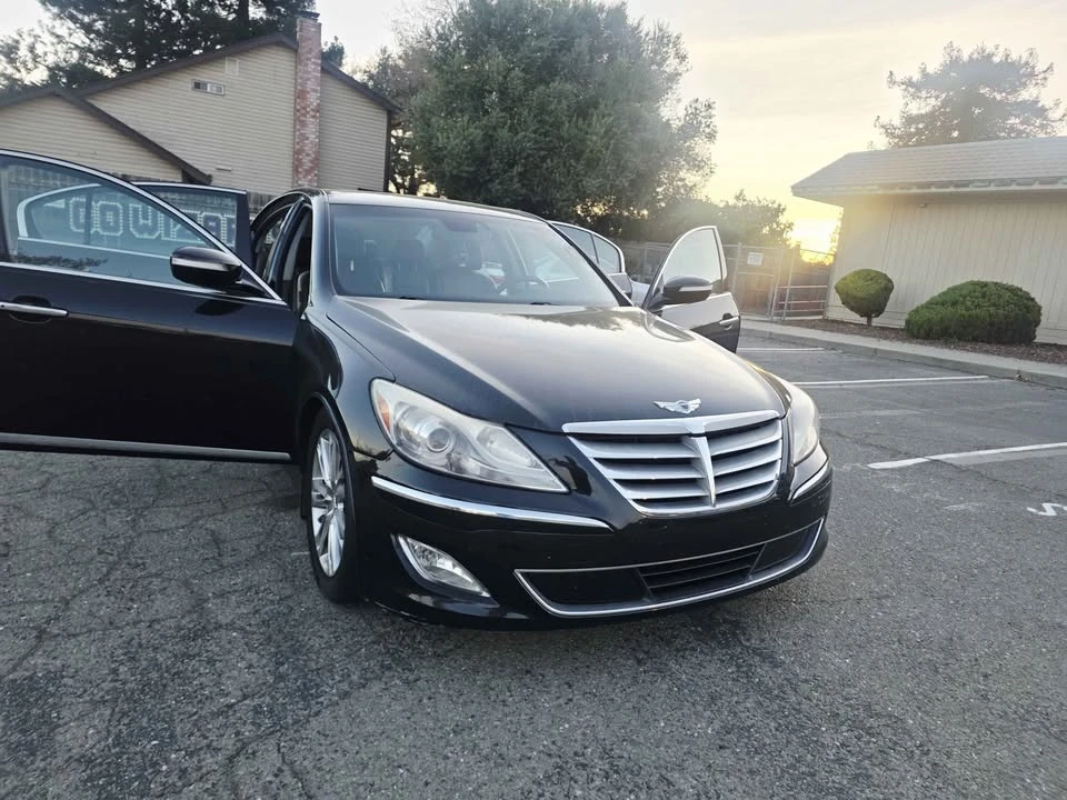 2012 Hyundai Genesis - Image 5 of 15