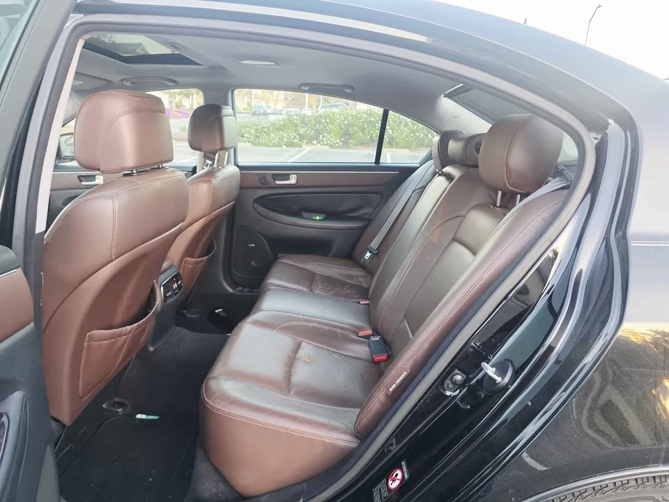 2012 Hyundai Genesis - Image 6 of 15