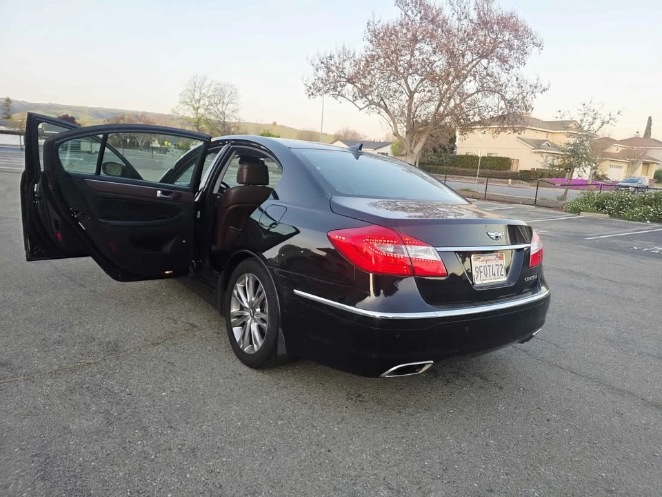 2012 Hyundai Genesis - Image 7 of 15