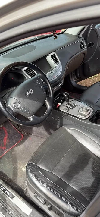2012 Hyundai Genesis - Image 7 of 10