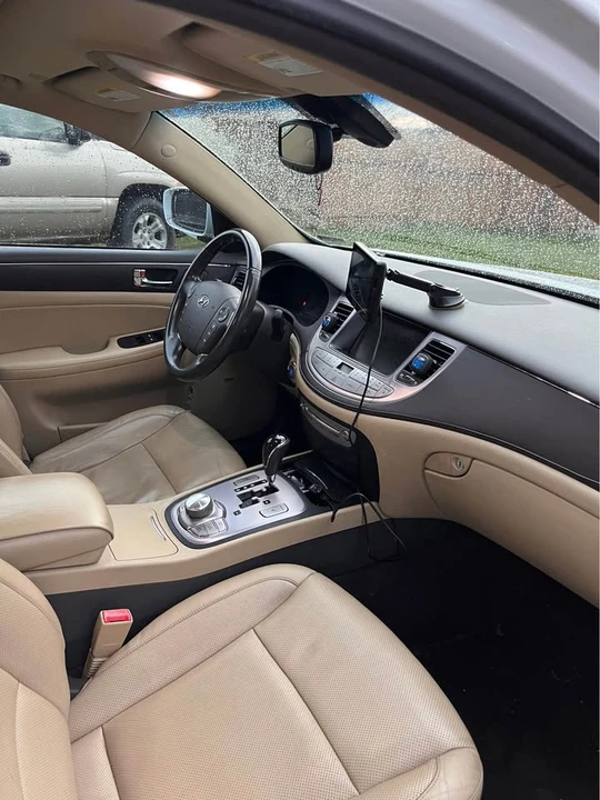 2012 Hyundai Genesis - Image 8 of 10
