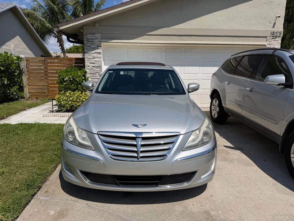 2012 Hyundai Genesis - Image 2 of 8