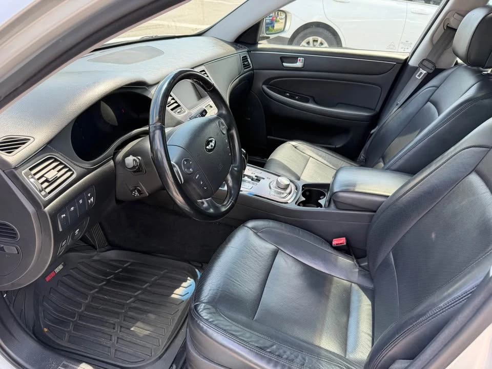 2012 Hyundai Genesis - Image 6 of 8