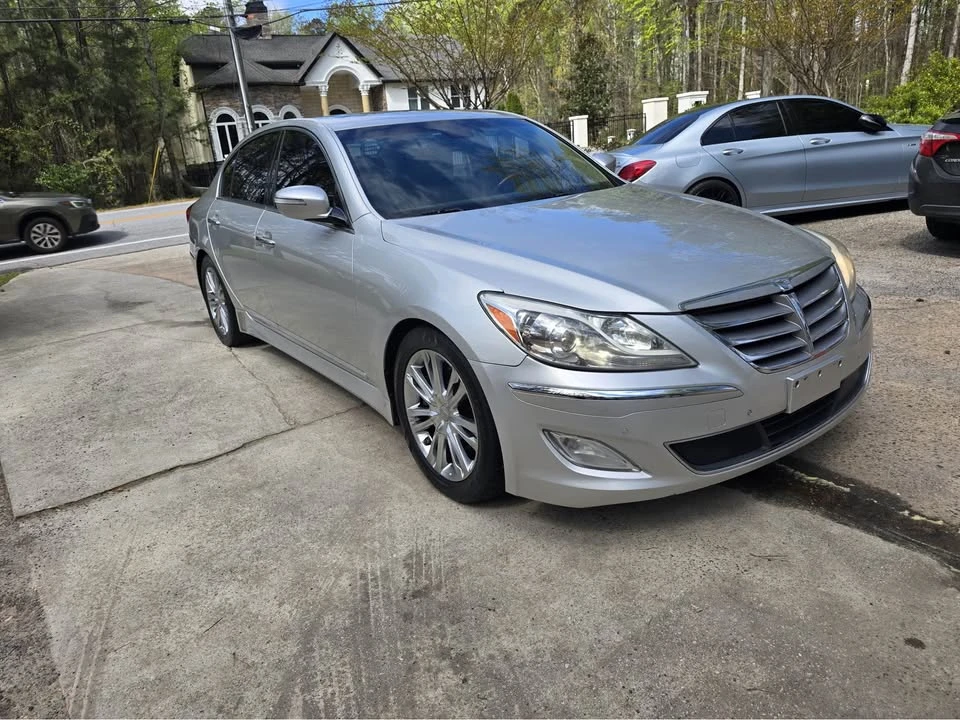 2012 Hyundai Genesis - Image 8 of 18