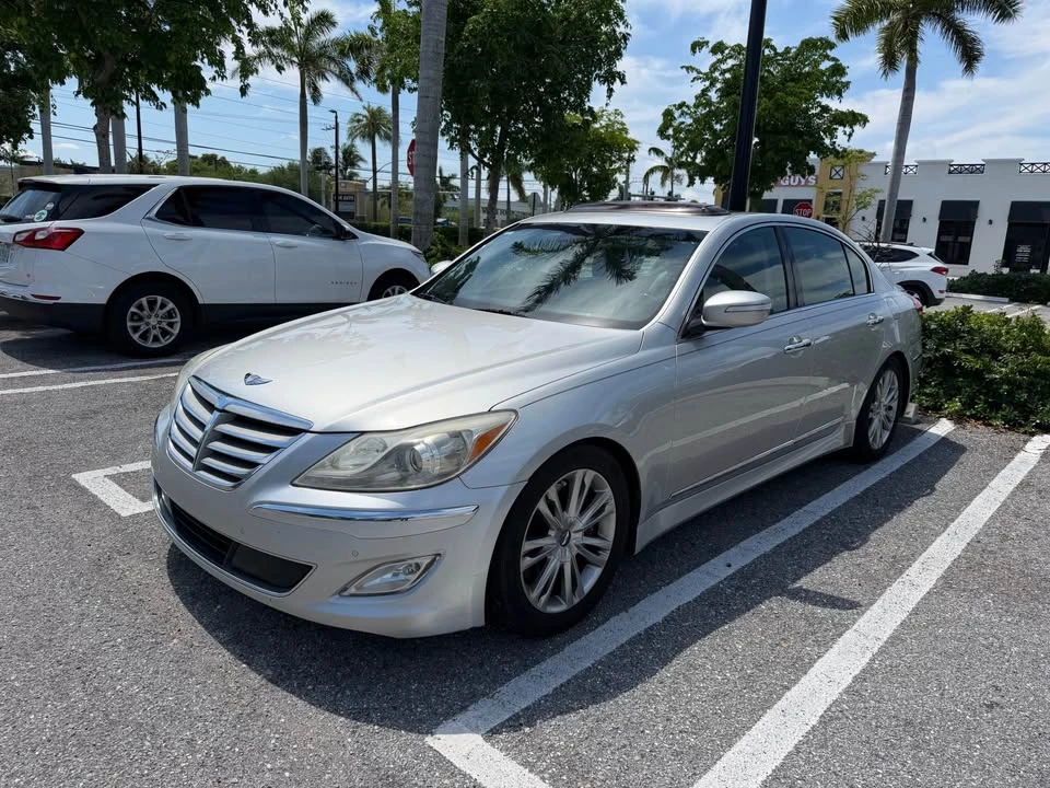 2012 Hyundai Genesis - Image 5 of 8