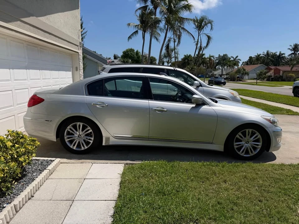 2012 Hyundai Genesis - Image 3 of 8