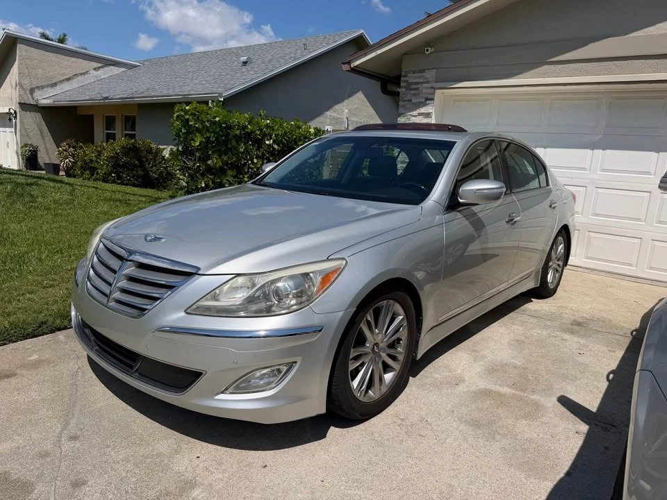 2012 Hyundai Genesis - Image 4 of 8