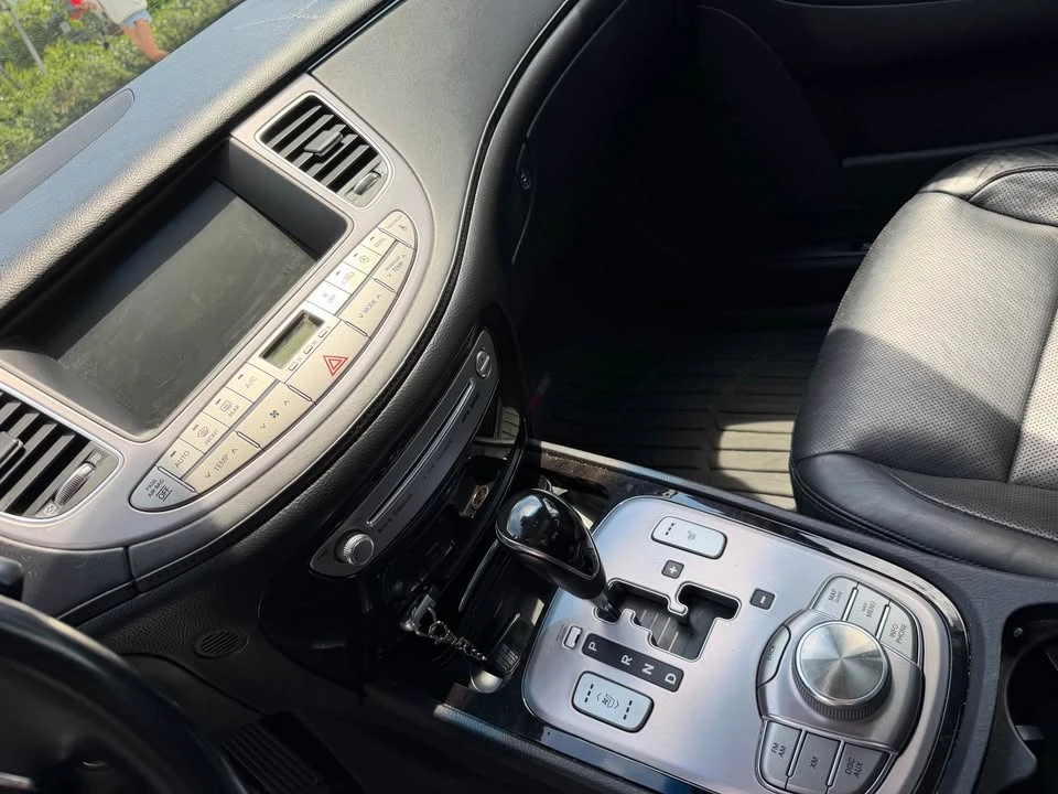 2012 Hyundai Genesis - Image 7 of 8