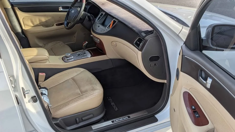 2012 Hyundai Genesis - Image 7 of 9