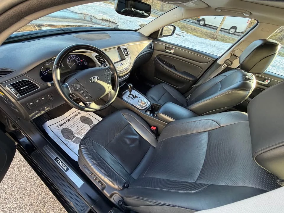 2012 Hyundai Genesis - Image 7 of 18