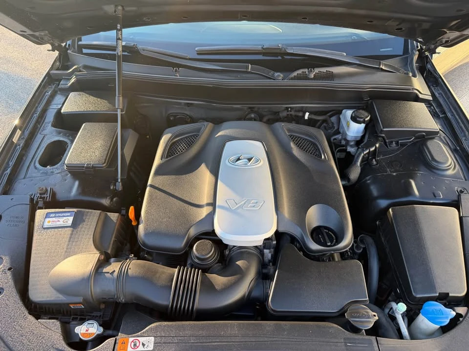 2012 Hyundai Genesis - Image 16 of 18