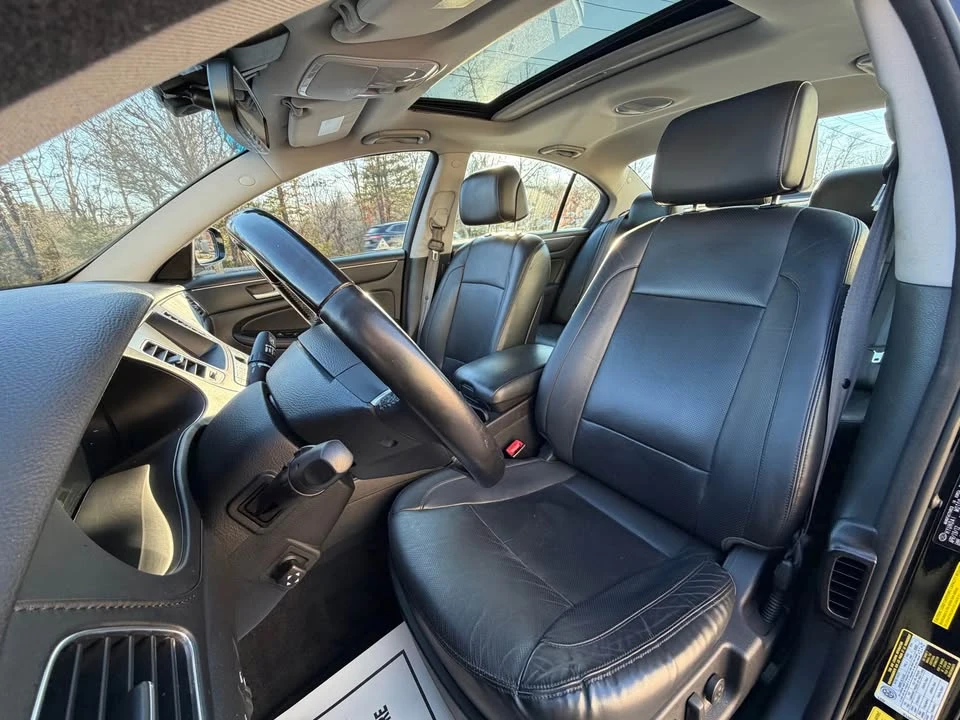 2012 Hyundai Genesis - Image 8 of 18
