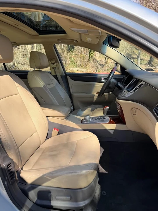 2012 Hyundai Genesis - Image 13 of 19