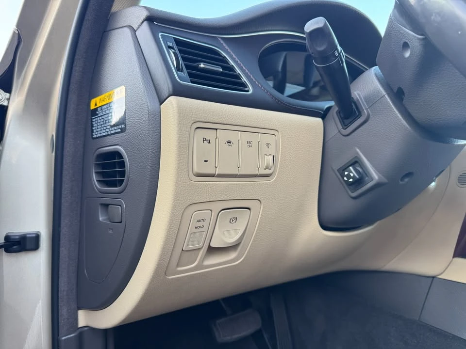 2012 Hyundai Genesis - Image 16 of 20