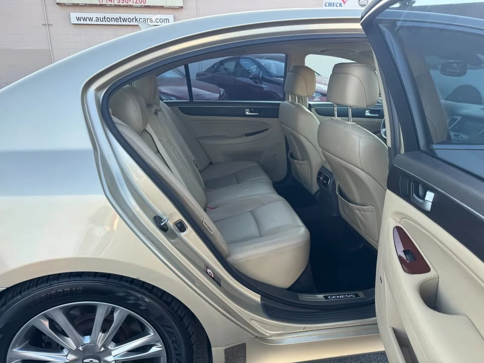 2012 Hyundai Genesis - Image 14 of 20