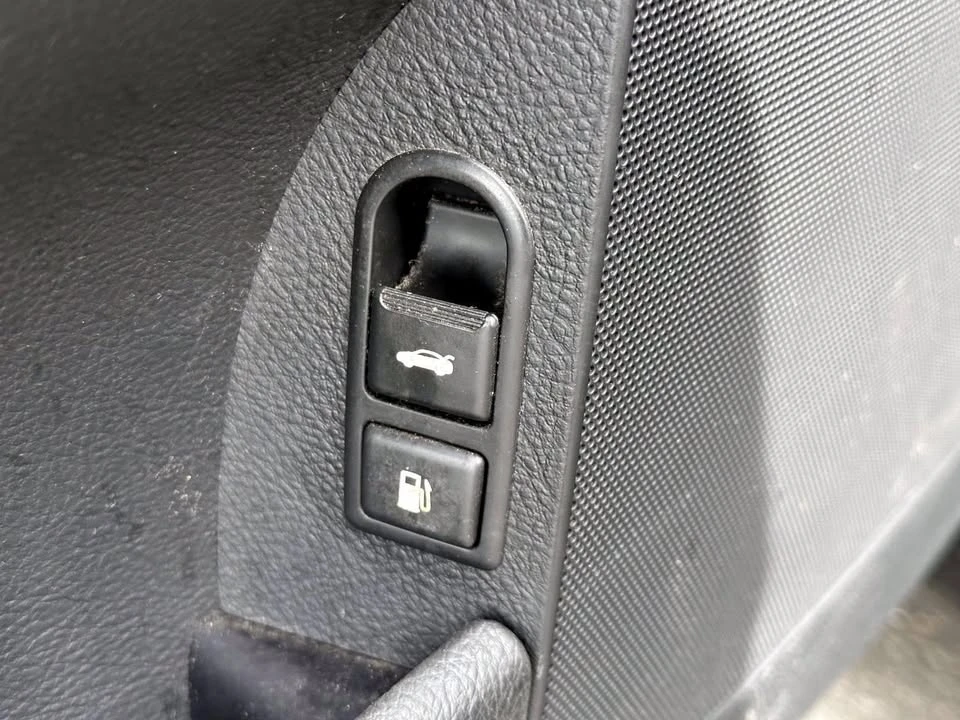 2012 Hyundai Genesis - Image 16 of 19