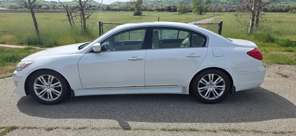 2012 Hyundai Genesis - Image 5 of 14