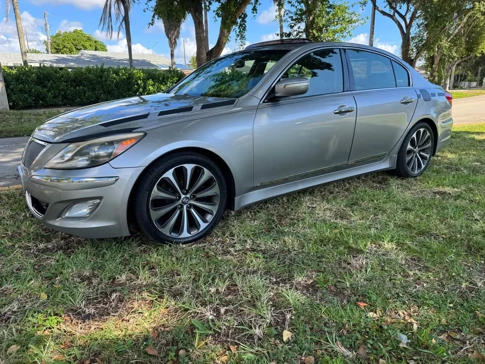 2012 Hyundai Genesis - Image 11 of 13