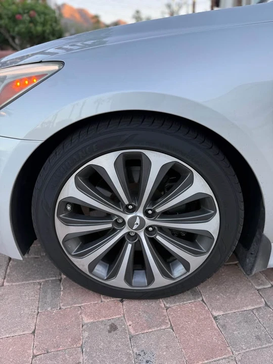 2012 Hyundai Genesis - Image 7 of 15