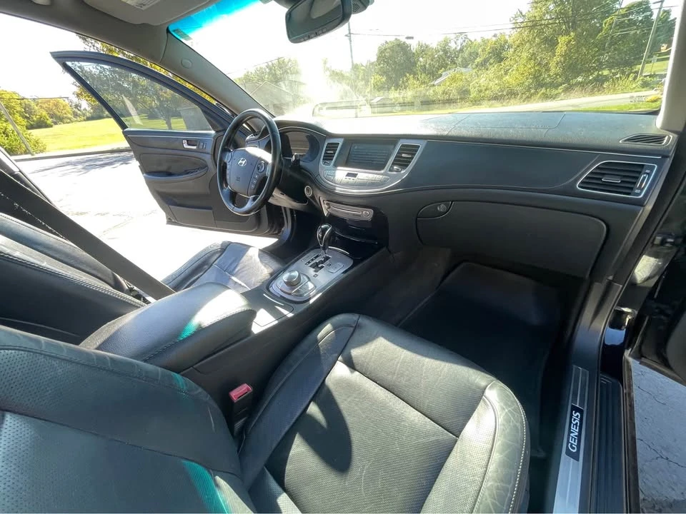 2012 Hyundai Genesis - Image 6 of 10