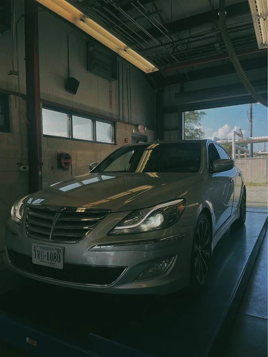 2012 Hyundai Genesis - Image 2 of 4