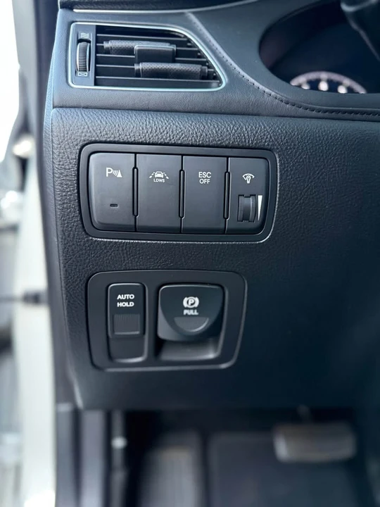 2012 Hyundai Genesis - Image 11 of 16