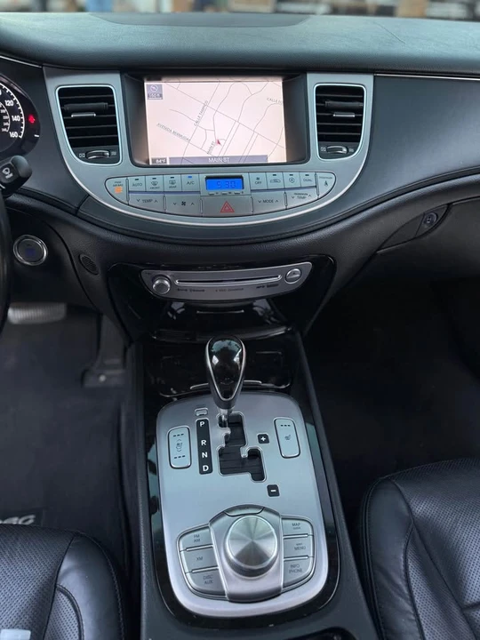2012 Hyundai Genesis - Image 10 of 16